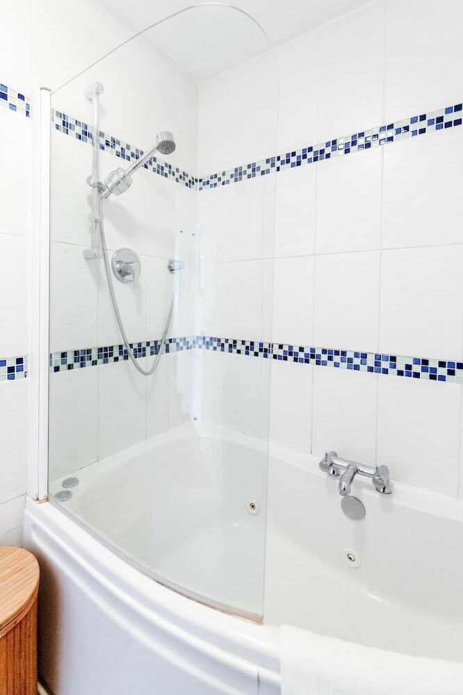 Bright Stylish Nott Hill Apart Sleeps 6