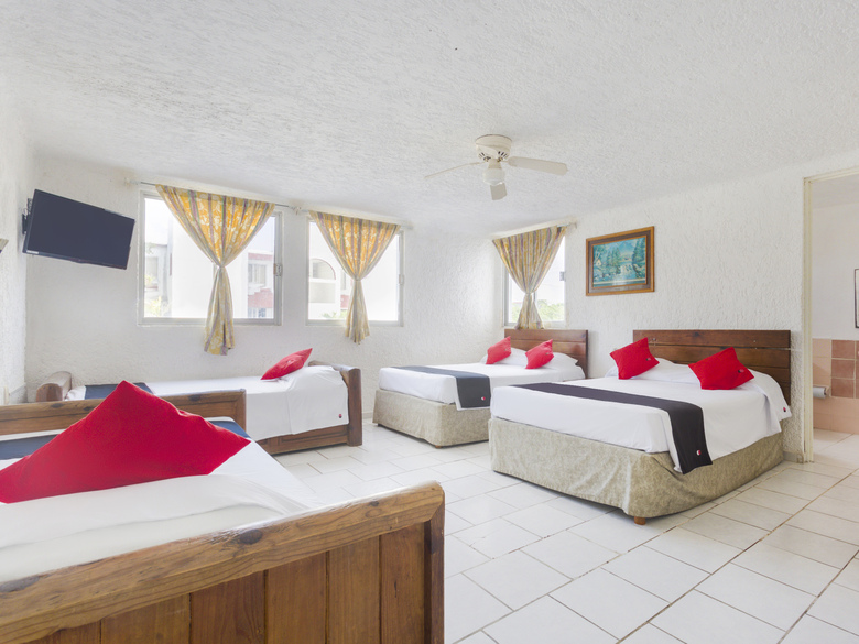 Hotel Capital O Farallon Inn