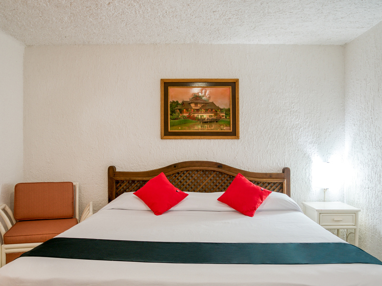 Hotel Capital O Farallon Inn