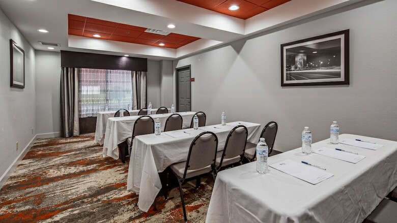 Best Western Plus Carrollton Hotel