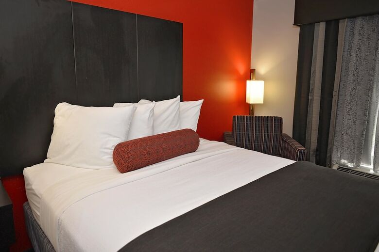 Best Western Plus Carrollton Hotel