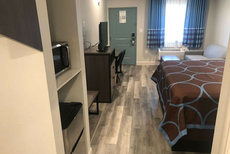 Motel Super 8 By Wyndham Spring/north Houston
