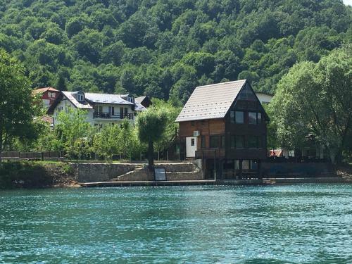 Rooms And Apartments Neron