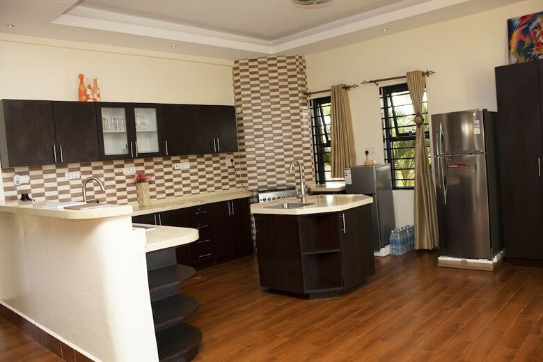 Hotel The Hive Entebbe Guesthouse