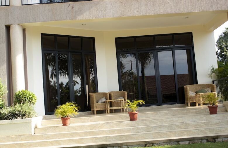 Hotel The Hive Entebbe Guesthouse