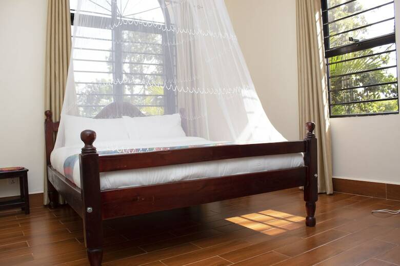 Hotel The Hive Entebbe Guesthouse
