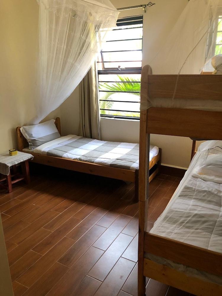 Hotel The Hive Entebbe Guesthouse