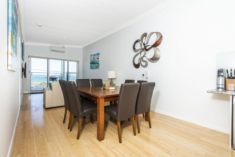 Ocean Sunset - Luxury Apartment With Ocean Views