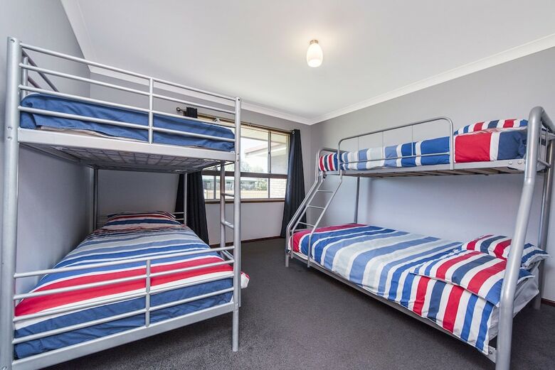 Back Beach Retreat - Pet Friendly