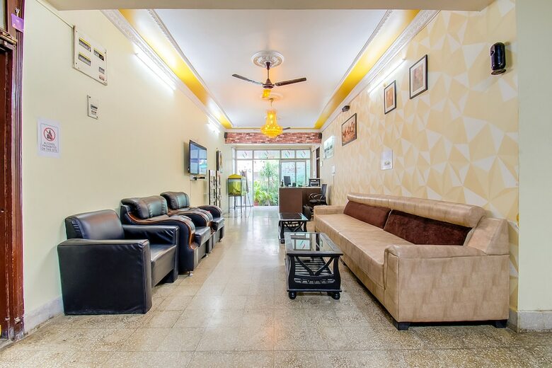 Hotel Oyo 60880 Grand Imperia Inn