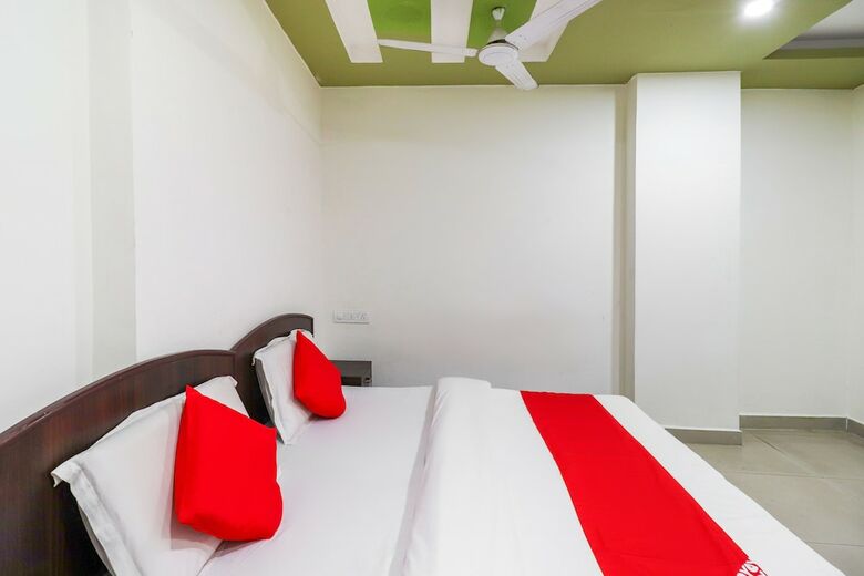 Oyo 62748 Hotel Zeenat