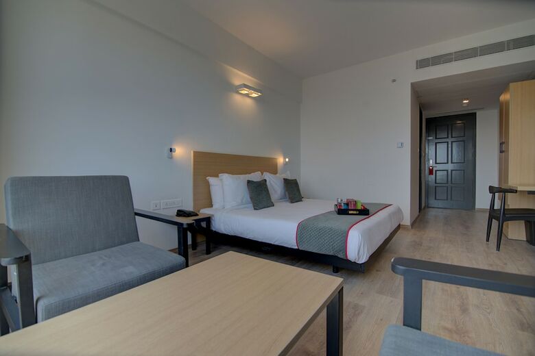 Hotel Oyo Townhouse 070 Maula Ali Rd Knowledge Park III