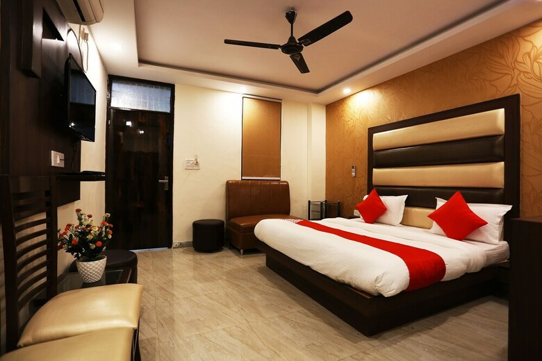 Oyo 44535 Mona Regency Hotel And Banquets
