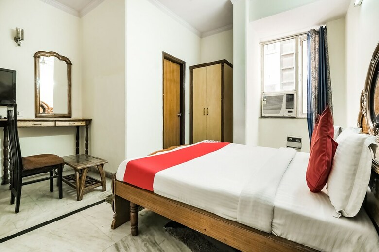 Oyo 44081 Hotel Royal Holidays