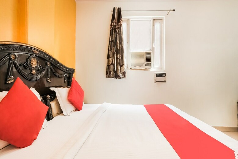 Oyo 44081 Hotel Royal Holidays