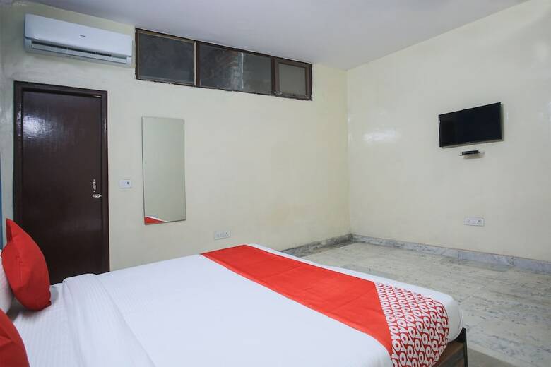 Hotel Oyo 38417 Silver Villa