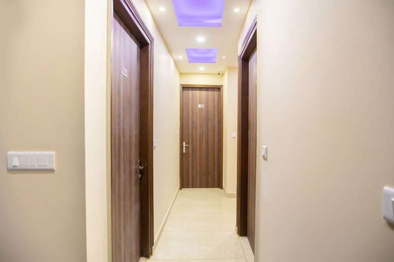 Oyo 29932 Hotel R S Plaza