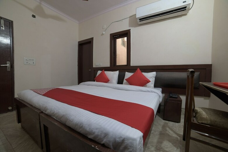 Hotel Oyo 28266 Travel Inn