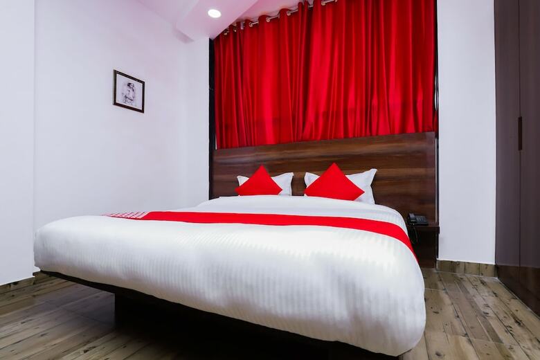 Hotel Oyo 28606 Kavya Residency