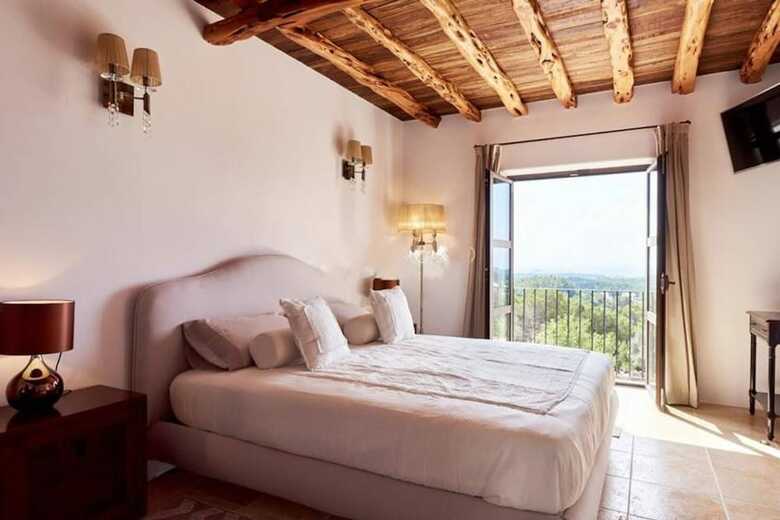 Apartamentos Villa Can Prats, Luxury Villa Surrounded By Nature