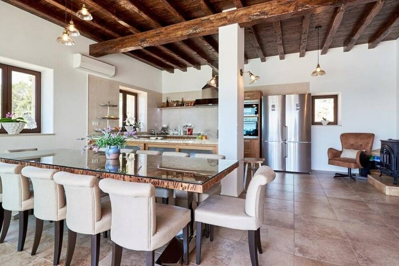 Apartamentos Villa Can Prats, Luxury Villa Surrounded By Nature