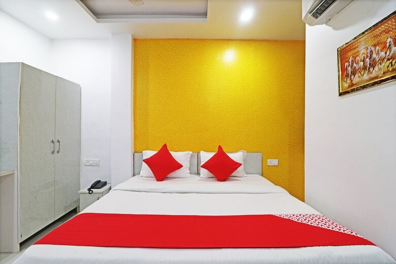 Hotel Oyo 46446 Madho Palace