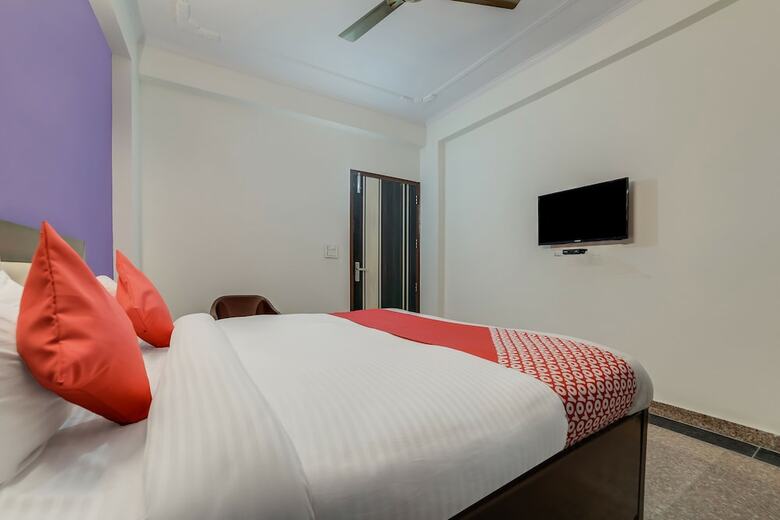 Hotel Oyo 28706 Navish Residency