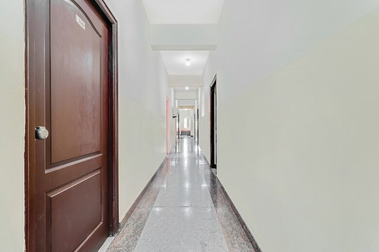 Hotel Spot On 62188 Sahara Residency