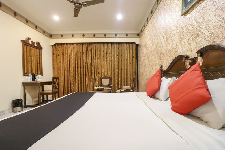 Capital O 5439 Hotel Shiraaz