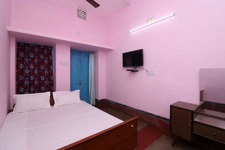 Hotel Spot On 44329 Sri Krishna Inn Lodging & Boarding
