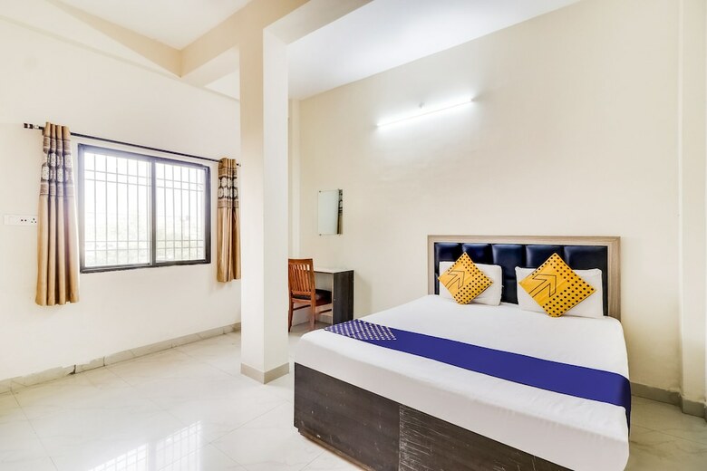Spot On 37254 Hotel Krishna