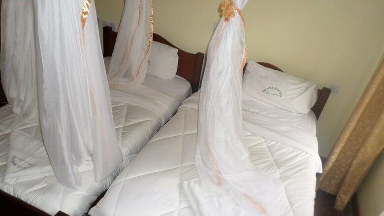 Hotel Vienna Woods Holiday Inn Limited