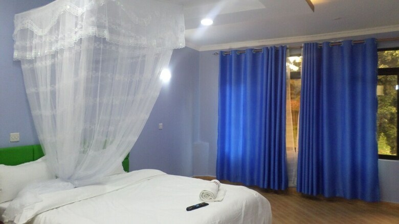 Hotel Vienna Woods Holiday Inn Limited