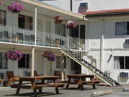 Sunnycrest Motel