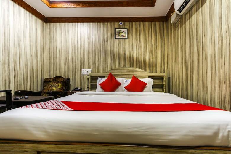 Oyo 61148 Cm Hotel