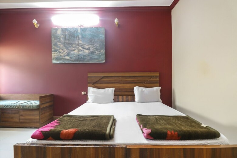 Spot On 46266 Hotel Poonam