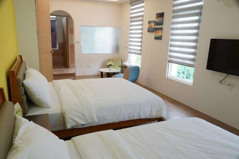 Meihua Lake Corner B&B
