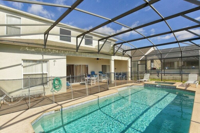 Huge Gated Pool Home Perfect For Large Families!