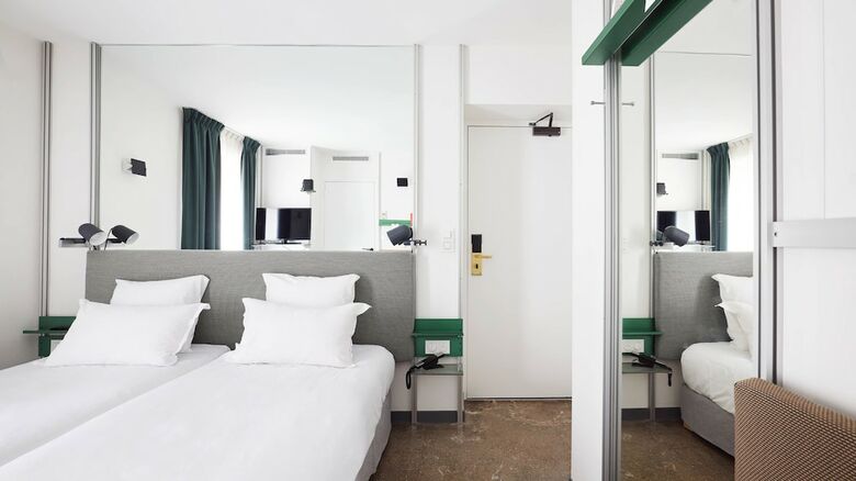 Hotel French Theory