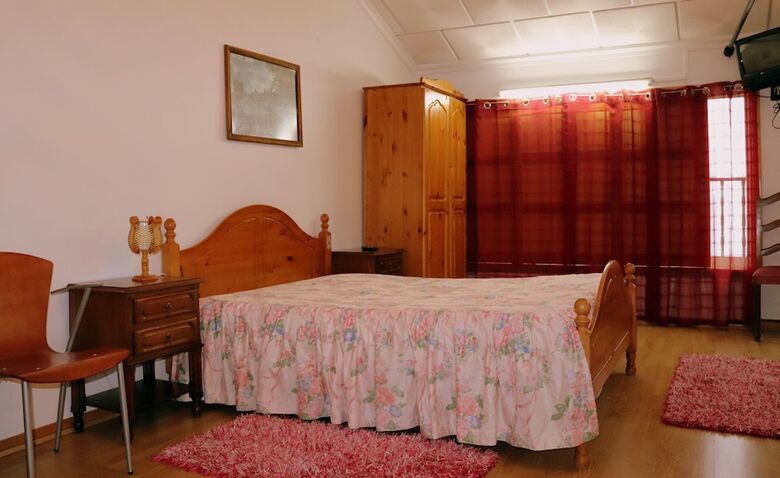 Apartamentos Alojamentos Estrela Peles