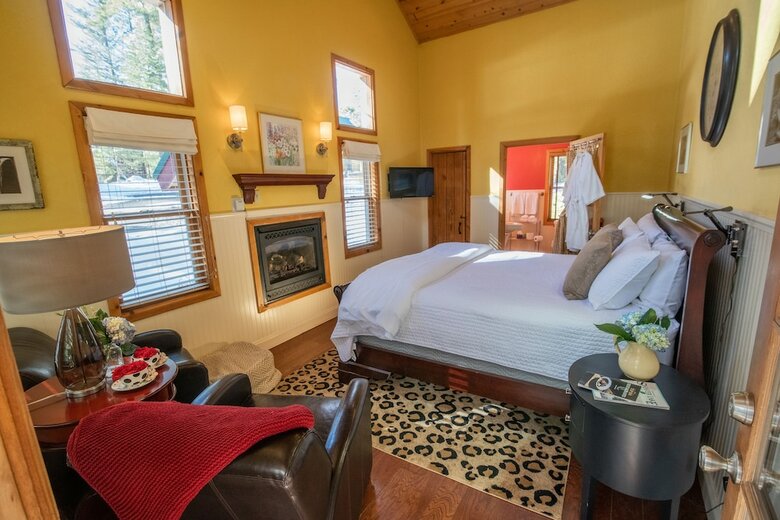 Elliott House Bed & Breakfast