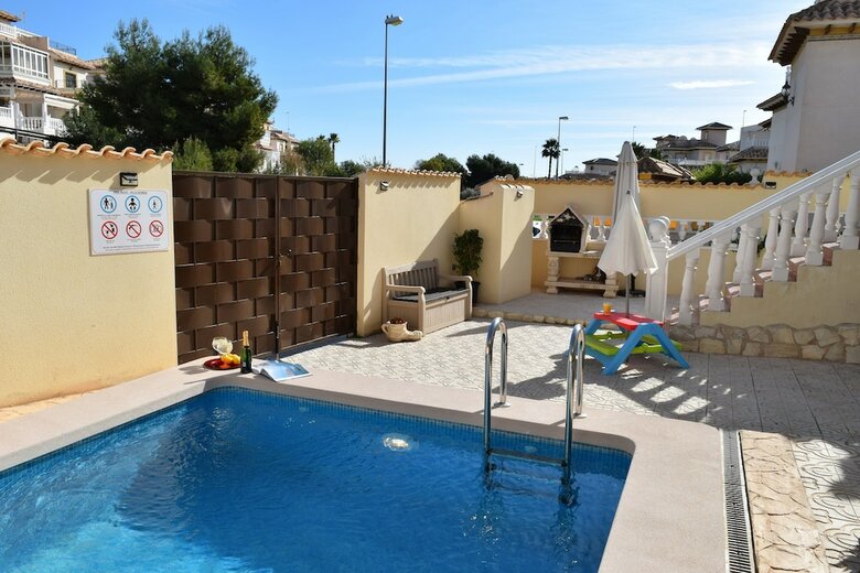 Full Villa With Private Salt Water Pool