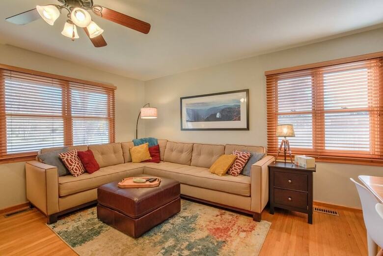 Home Sweet Home 3 Beds Central Springs Locale!