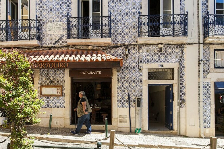 Alfama Trendy Deluxe Apartment Rentexperience