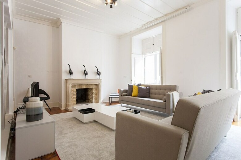 Elegant Chiado Apartment Rentexperience