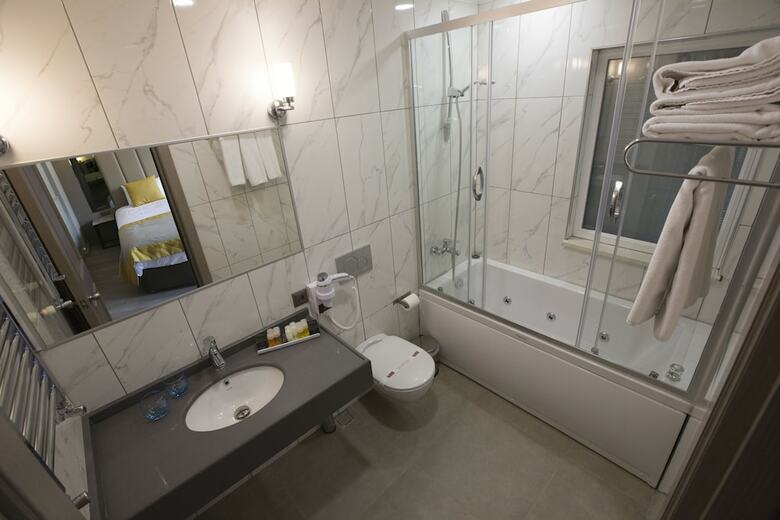 Seraglio Hotel & Suites