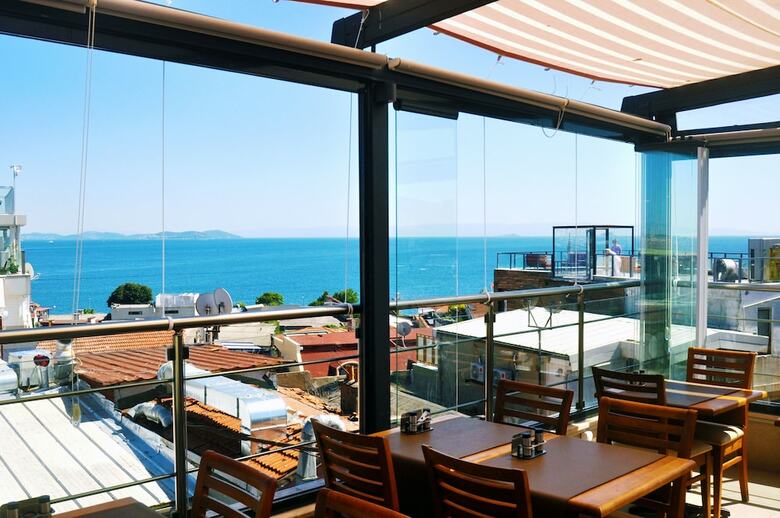 Seraglio Hotel & Suites