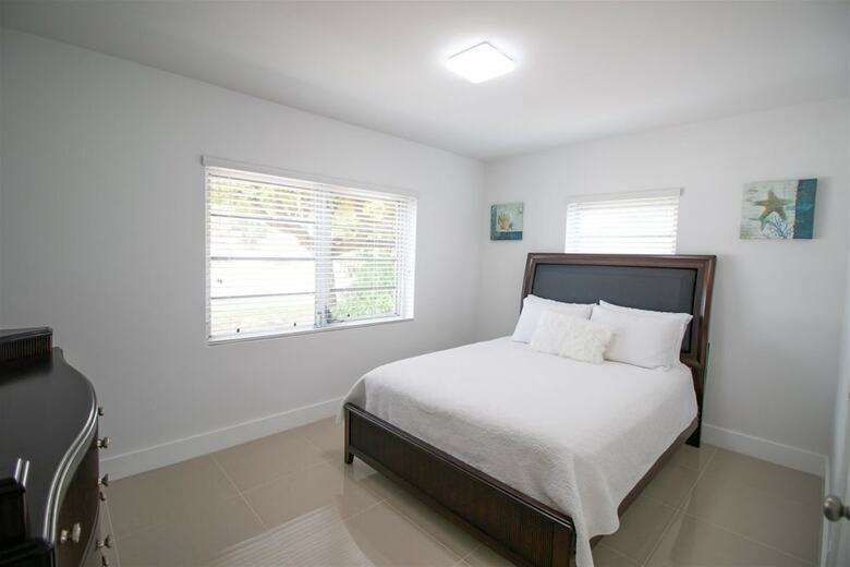 Like New Miami Springs Family Home