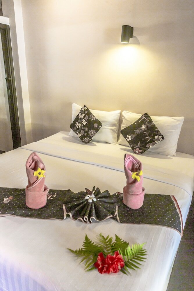 Hotel Lanta Pearl Beach Resort