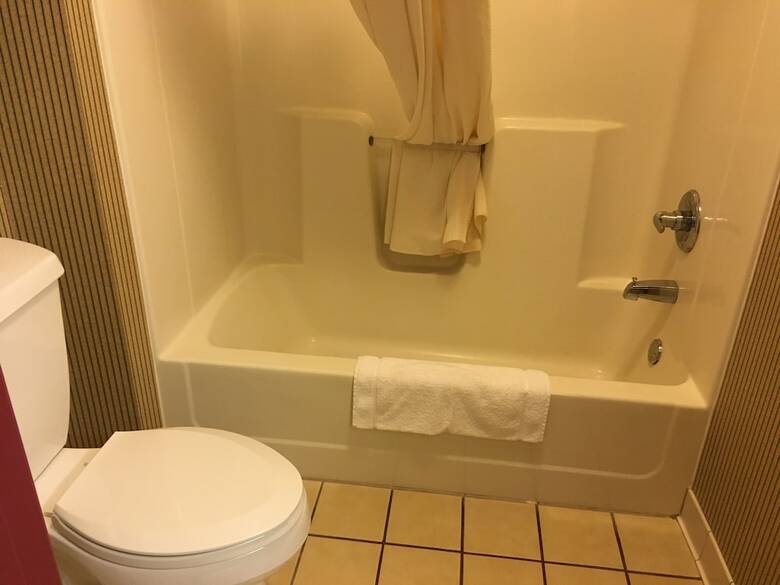 Hotel Norwood Inn & Suites
